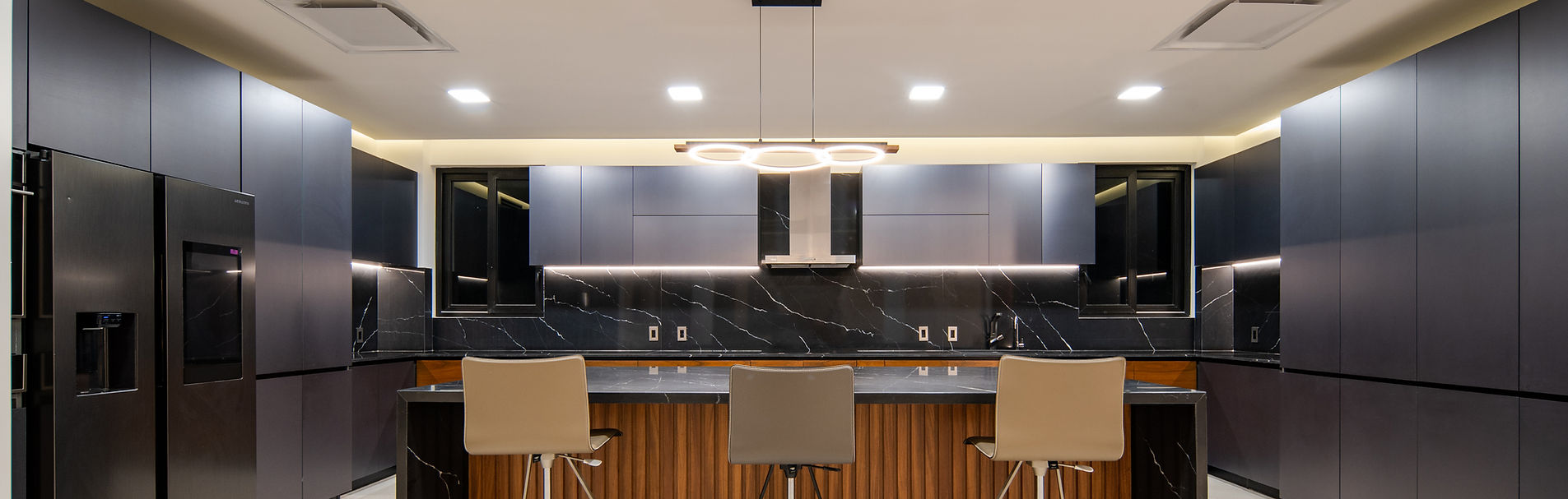 APARTMENT ON HUAYACAN AVENUE