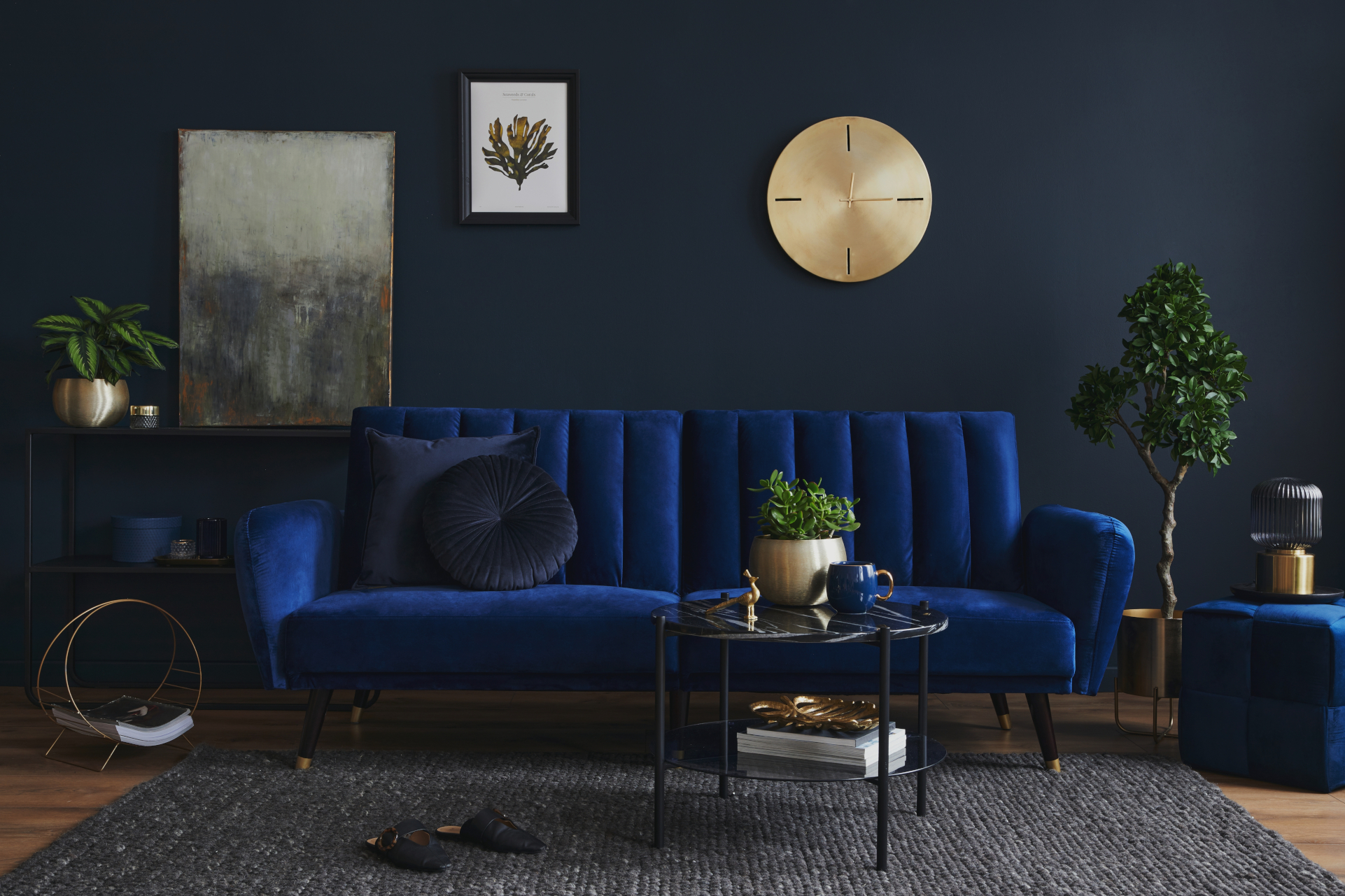 Creative compositon of modern living room interior_1