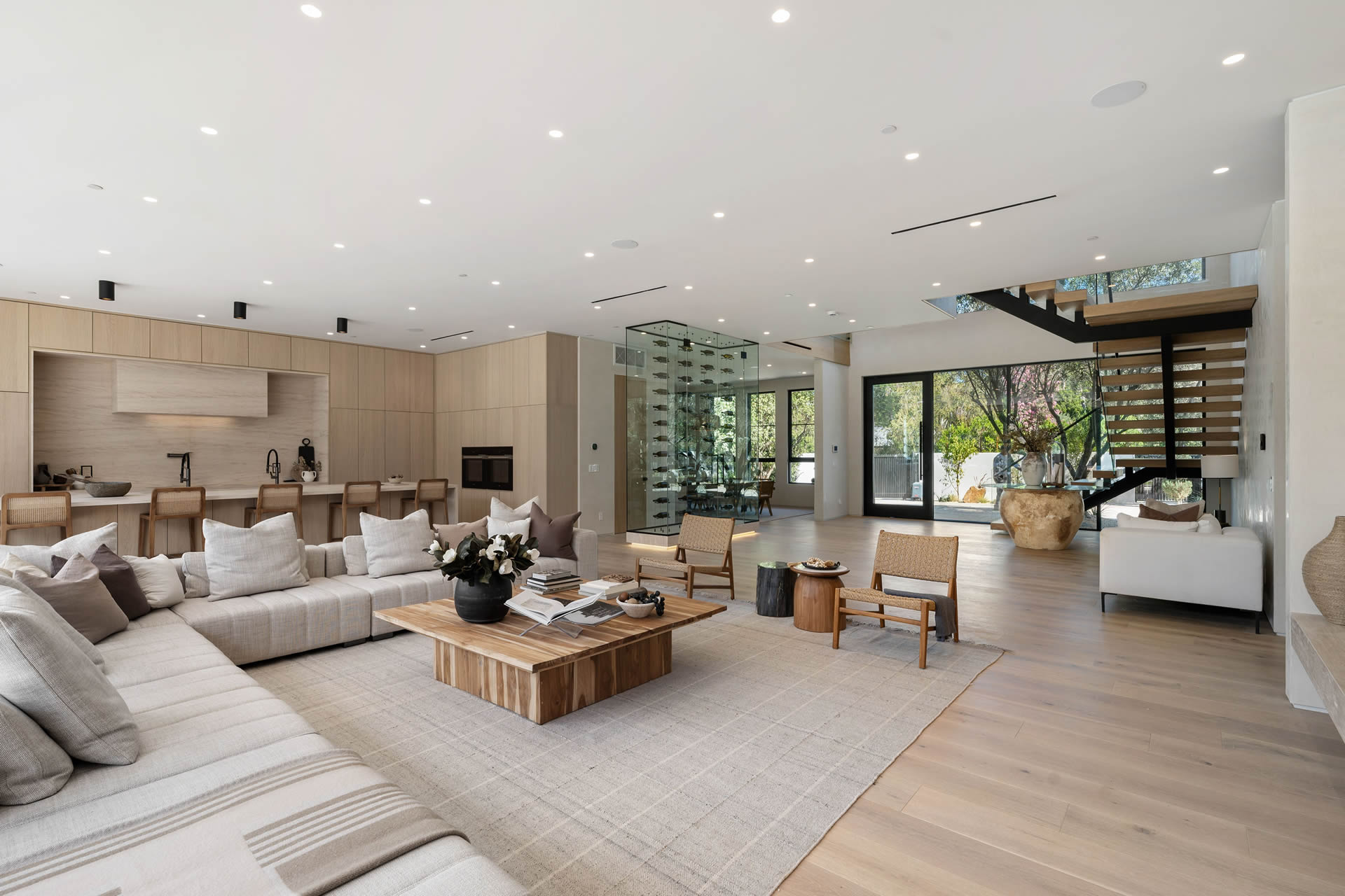 modern-open-plan-living-room-with-elegant-decor-2025-02-10-06-47-09-utc