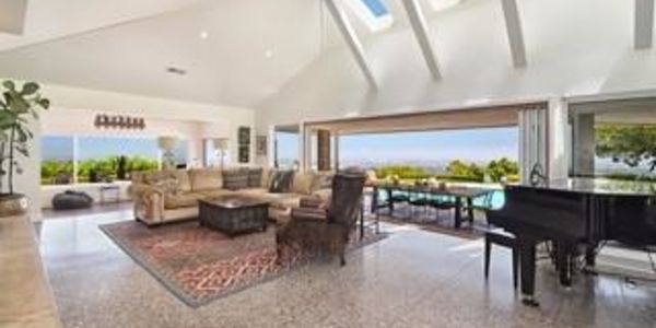 Spacious Beauty and Magnificent Views in Rolling Hills