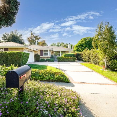 Good Size Single Level Home in Fantastic Area at 26717 Grayslake Dr