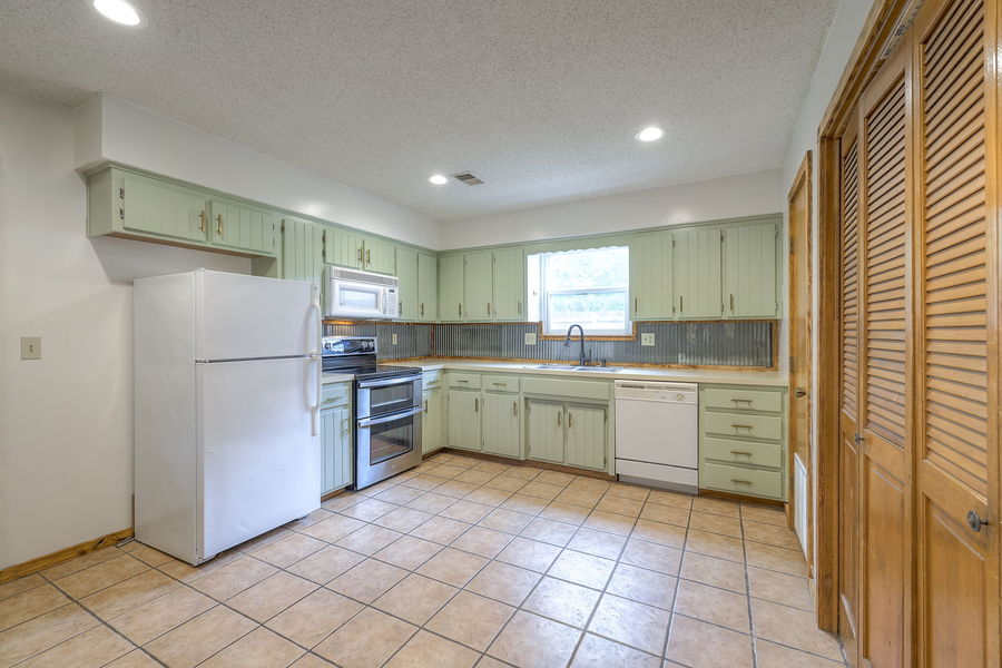 11-web-or-mls-Turner - 709 Walnut St, Greenwood, MO 11