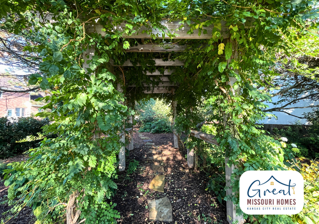 winterset-park-lees-summit-butterfly-garden-1-arbor-great-missouri-homes-reece-nichols-merla-turner