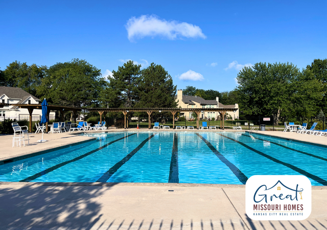 winterset-park-lees-summit-family-garden-pool-chairs-great-missouri-homes-reece-nichols-merla-turner