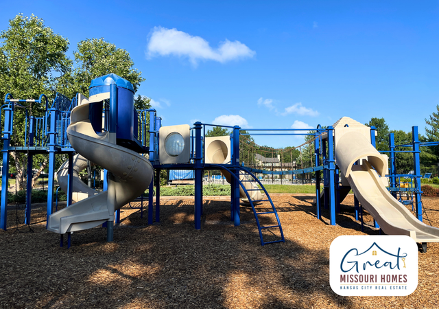 winterset-park-lees-summit-family-pool-playground-great-missouri-homes-reece-nichols-merla-turner