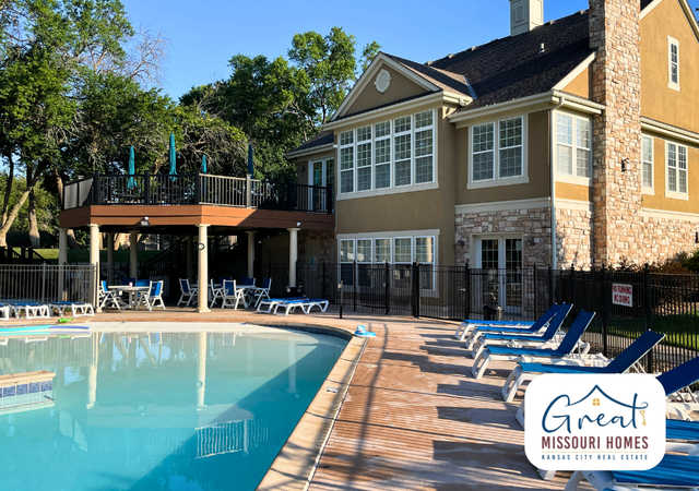 winterset-park-lees-summit-pool-clubhouse-great-missouri-homes-reece-nichols-merla-turner