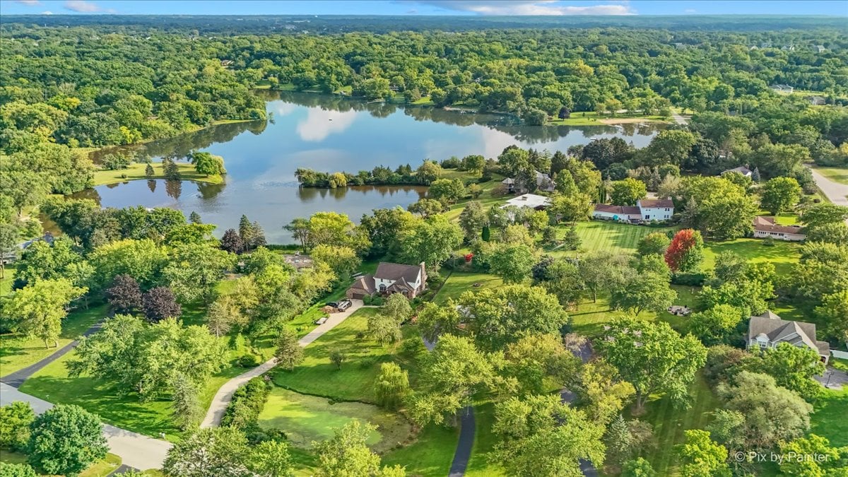 Aerial view of the Lake Point neighborhood in Barrington, Illinois