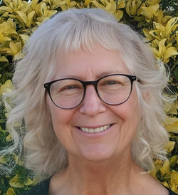 Julie Hunter Headshot