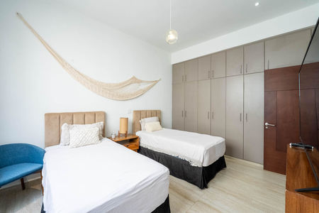 ae1602a0-260b-455c-8752-e42155ae17de