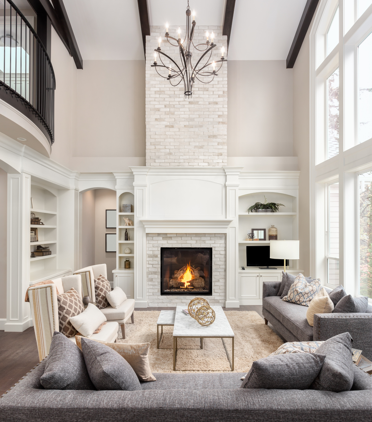 Beautiful living room interior with hardwood_1.1