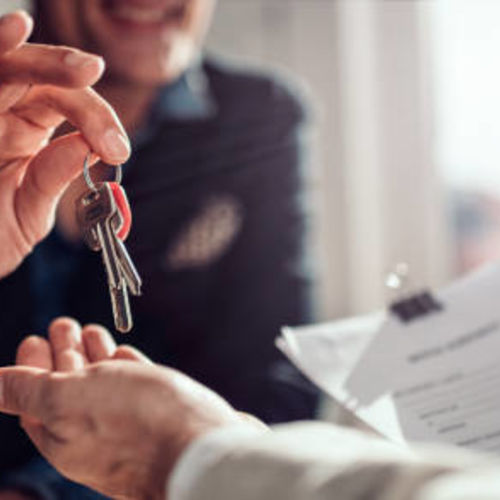 A Texas Real Estate Agent's Guide to Flat Fee Brokerages: Save More, Earn More, Grow More