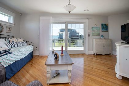 58shoredrmattapoisett-17