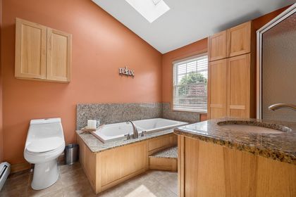 72-Mayfield-St-Seekonk-MA-Primary-Bedroom-Suite-Bath