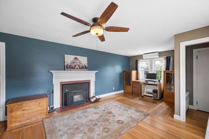 72-Mayfield-St-Seekonk-MA-living-room