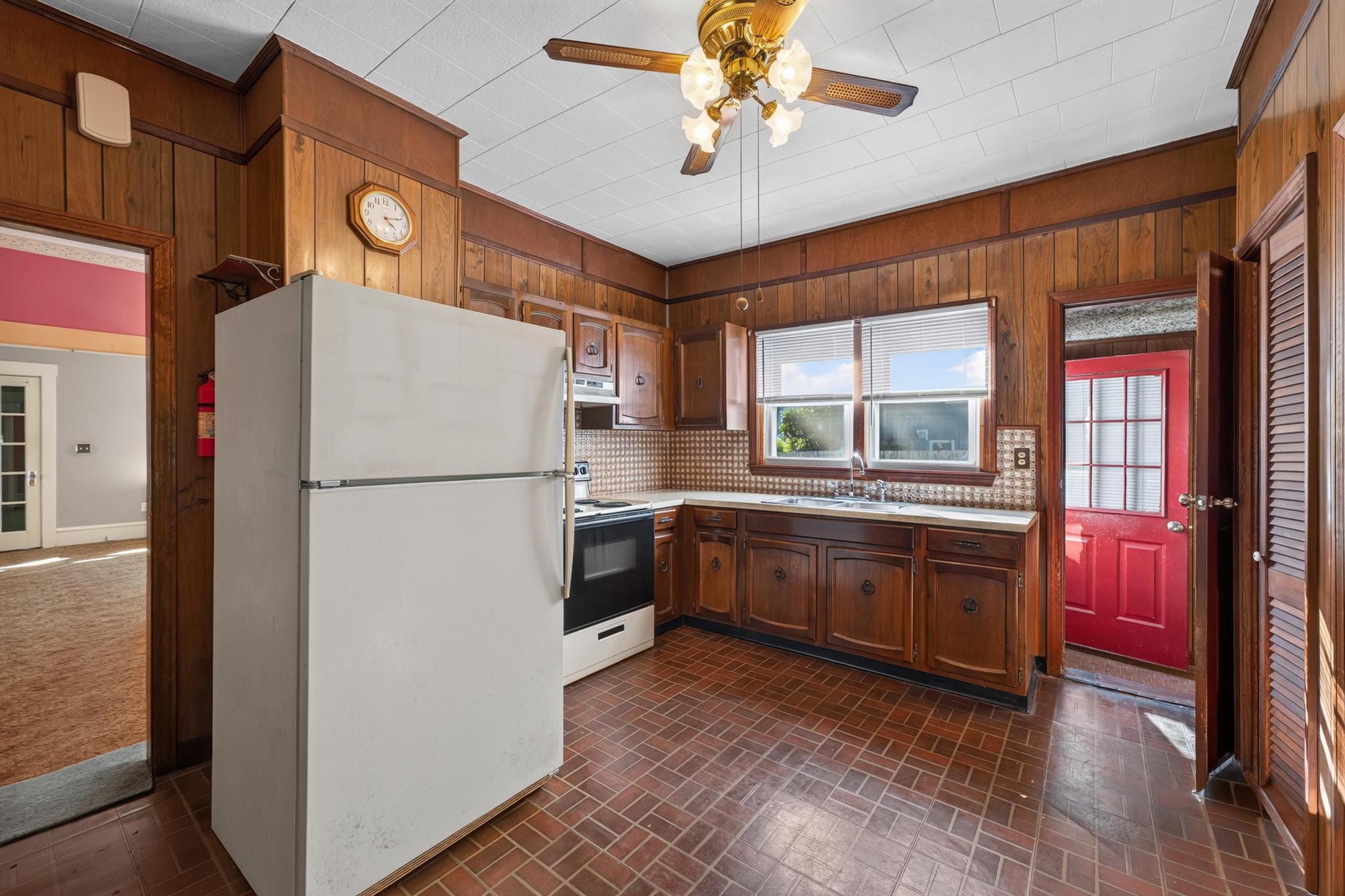 578 Valentine St Fall River Kitchen