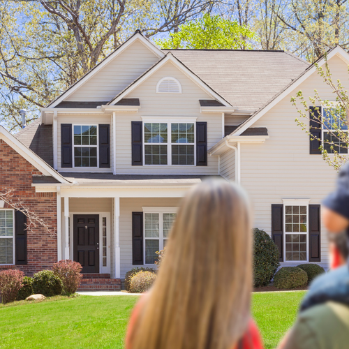 Feeling Overwhelmed by Decades of Memories? A Gentle Guide for Empty Nesters Preparing to Sell the Family Home