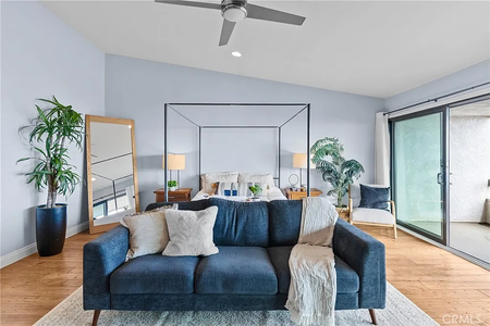 09f83cd7a029ffaf34c8a48399c68c9e-uncropped_scaled_within_1536_1152