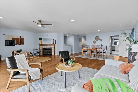 126a5e2032f4c42bc469b79a9d26241b-uncropped_scaled_within_1536_1152