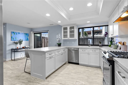 bf90998f5ef968e6fe2bde4b581de12b-uncropped_scaled_within_1536_1152