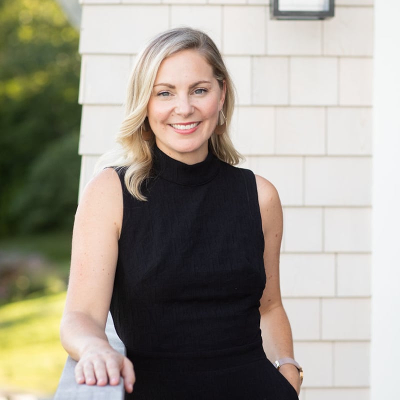 Courtney Sweeton-headshot