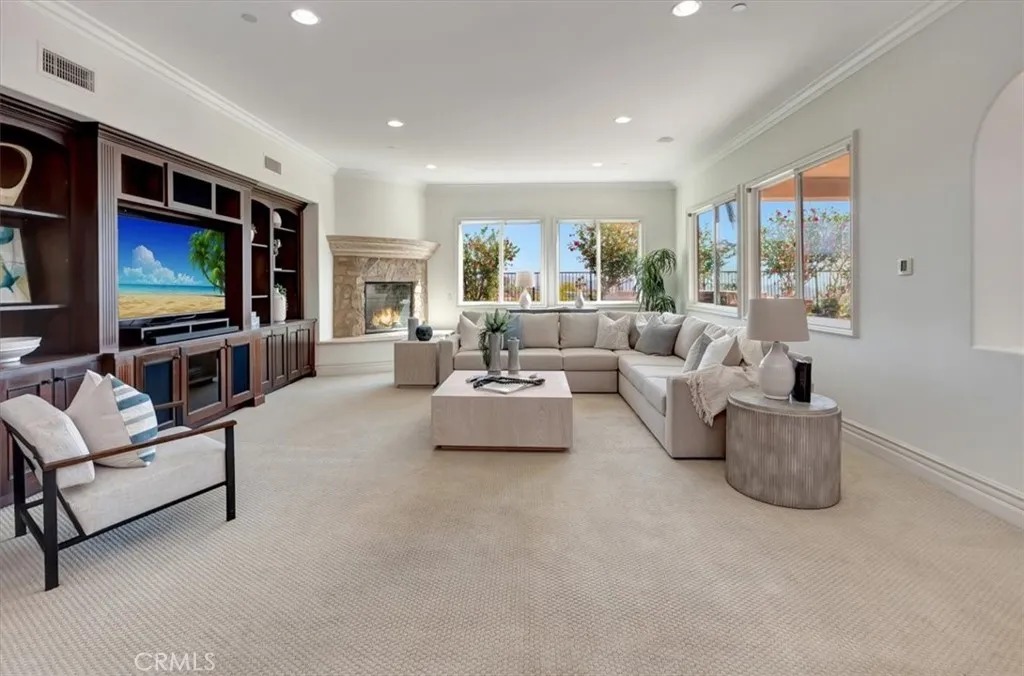 1e4717d829f45d3138257ef1347a4cb9l-m3180443356rd-w1280_h960