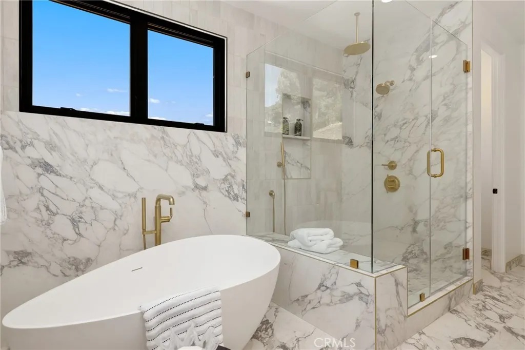 9aca4d5d71b1ab81bde45af6af93b5c8l-m304865969rd-w1280_h960