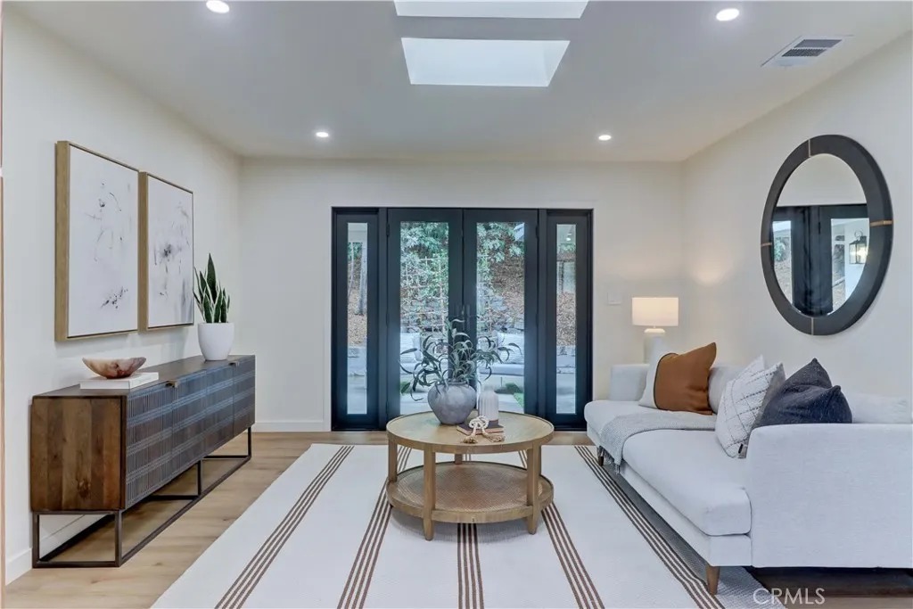 08bb22e8e0578c3094a47915a33bb0c3l-m2136136651rd-w1280_h960