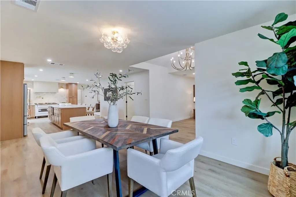 08bb22e8e0578c3094a47915a33bb0c3l-m3106950049rd-w1280_h960