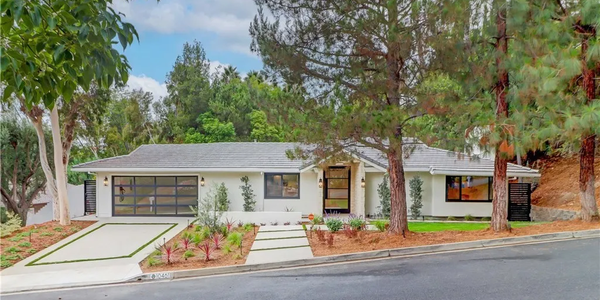 A Single-Story Modern Retreat in North Tustin