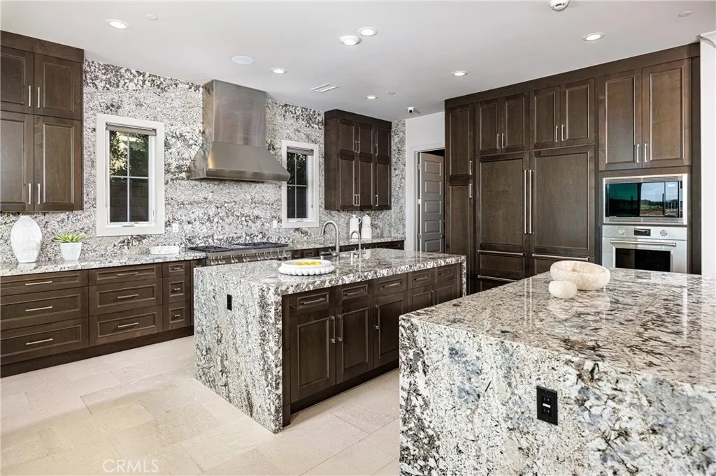 8ad87a4f599d6453ffa67f3d2fb9a6b4l-m536534697rd-w2048_h1536