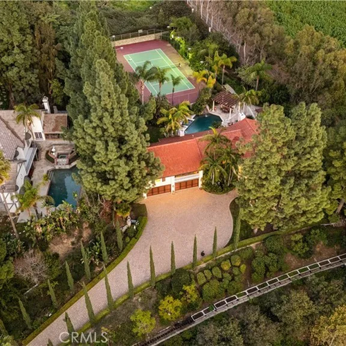A Private Estate Retreat on 1.65 Acres in Orange Park Acres