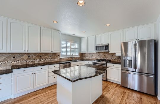 10009 Blackbird Cir &#8211; Web Quality &#8211; 011 &#8211; 17 Kitchen