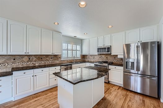 10009 Blackbird Cir &#8211; Web Quality &#8211; 011 &#8211; 17 Kitchen