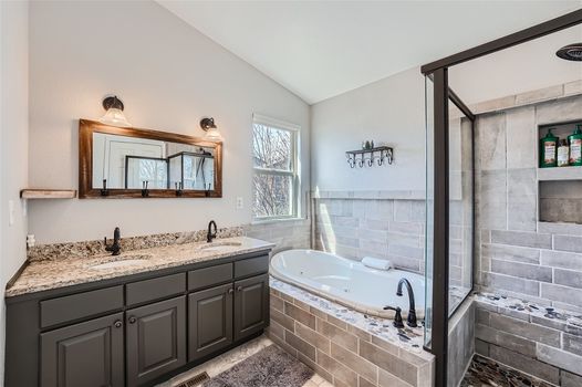 10009 Blackbird Cir &#8211; Web Quality &#8211; 020 &#8211; 29 2nd Floor Primary Bathroom