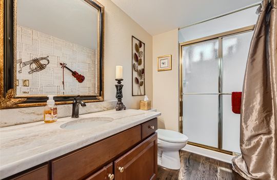 2845 Spring Hill Peak &#8211; Web Quality &#8211; 012 &#8211; 18 Bathroom