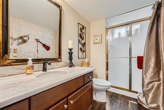 2845 Spring Hill Peak – Web Quality – 012 – 18 Bathroom