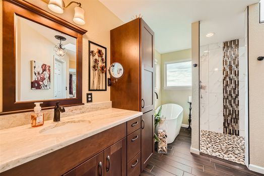 2845 Spring Hill Peak – Web Quality – 016 – 23 2nd Floor Primary Bathroom
