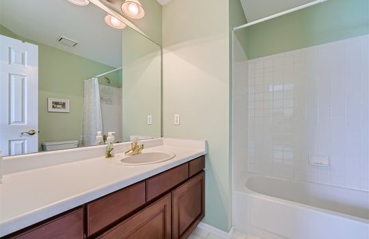 2845 Spring Hill Peak &#8211; Web Quality &#8211; 018 &#8211; 27 2nd Floor Bathroom