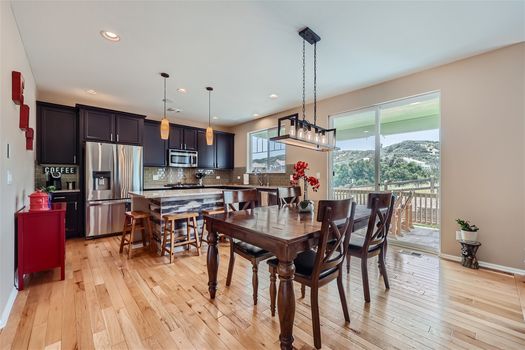 1140 Raindrop Way &#8211; Web Quality &#8211; 009 &#8211; 09 Breakfast Area