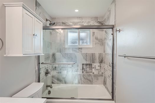 1575 S Cape St &#8211; Web Quality &#8211; 022 &#8211; 18 Primary Bathroom