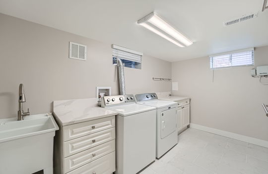 1575 S Cape St &#8211; Web Quality &#8211; 027 &#8211; 23 Lower Level Laundry Room