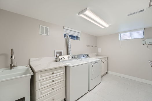 1575 S Cape St &#8211; Web Quality &#8211; 027 &#8211; 23 Lower Level Laundry Room
