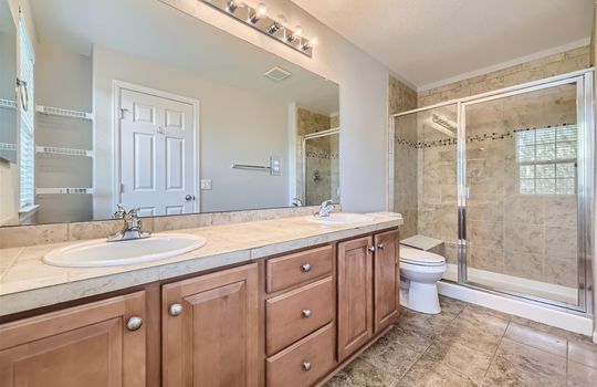 970 Rockhurst Drive #C &#8211; Web Quality &#8211; 018 &#8211; 20 2nd Floor Primary Bathroom