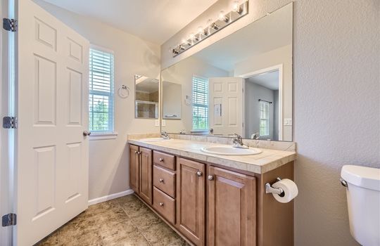 970 Rockhurst Drive #C &#8211; Web Quality &#8211; 019 &#8211; 21 2nd Floor Primary Bathroom