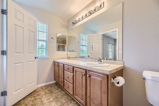 970 Rockhurst Drive #C – Web Quality – 019 – 21 2nd Floor Primary Bathroom