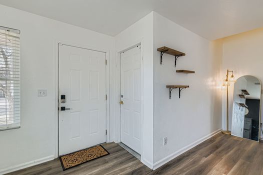 892 Mockingbird Lane - Web Quality - 005 - 06 Foyer