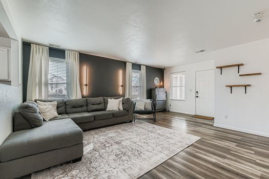892 Mockingbird Lane - Web Quality - 006 - 07 Living Room