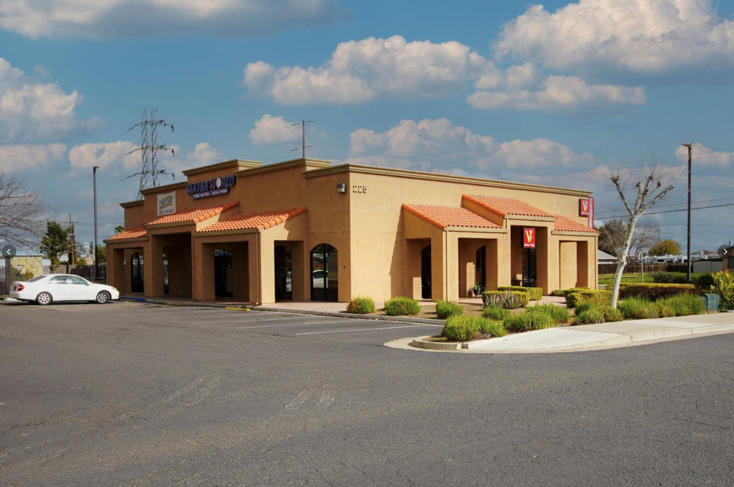 225 Mercey Springs Rd Los Banos CA commercial retail building exterior
