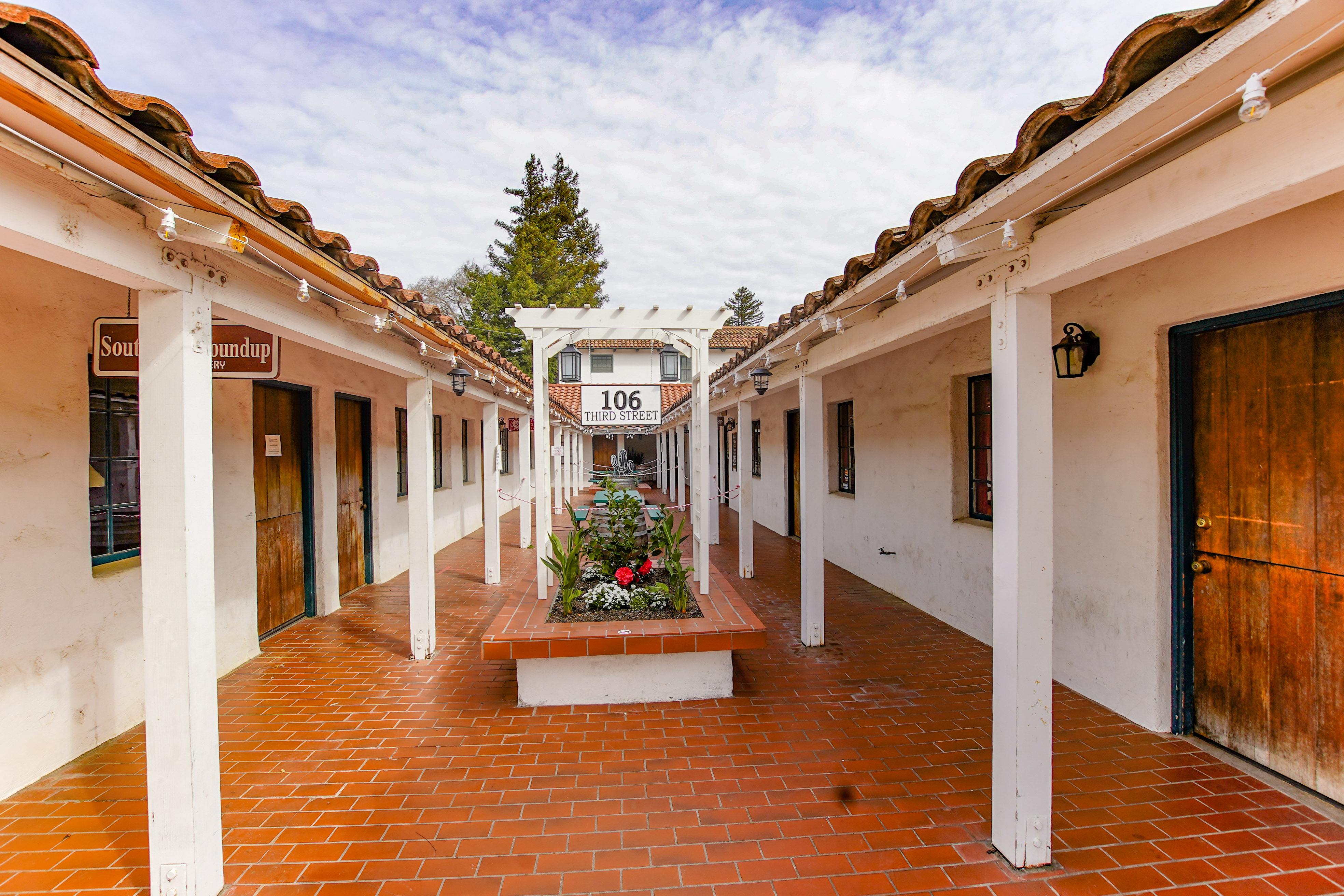Downtown San Juan Bautista shops and restaurants