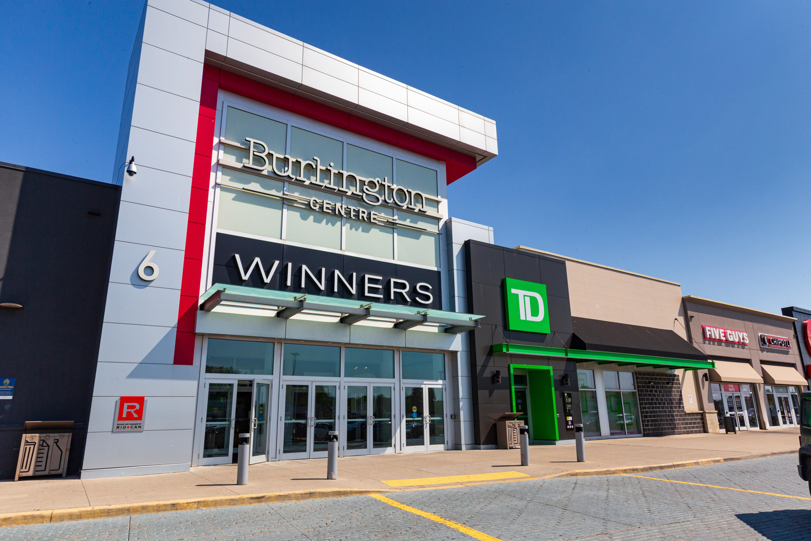 Mall and Shops in Dynes